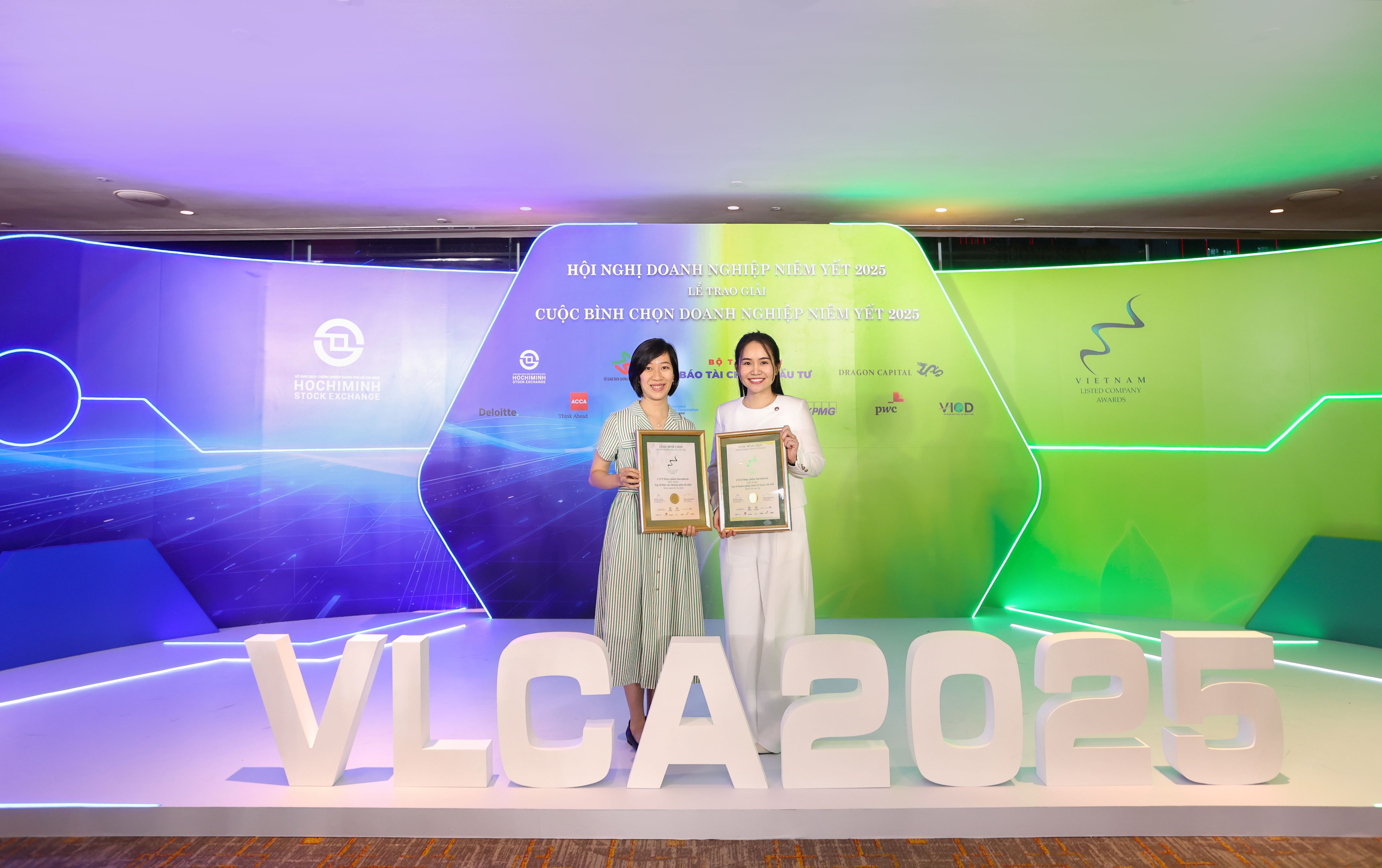 Imexpharm nhận cú đúp “Top 20 Báo cáo thường niên tốt nhất 2025” và “Top 10 Quản trị Công ty tốt nhất 2025” tại VLCA