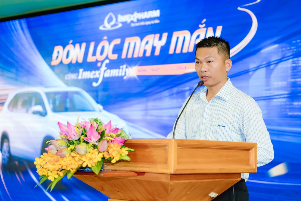 Đại diện Imexpharm phát biểu tại lễ trao thưởng Đón Lộc May Mắn cùng Imexfamily Đại diện Imexpharm phát biểu tại lễ trao thưởng Đón Lộc May Mắn cùng Imexfamily