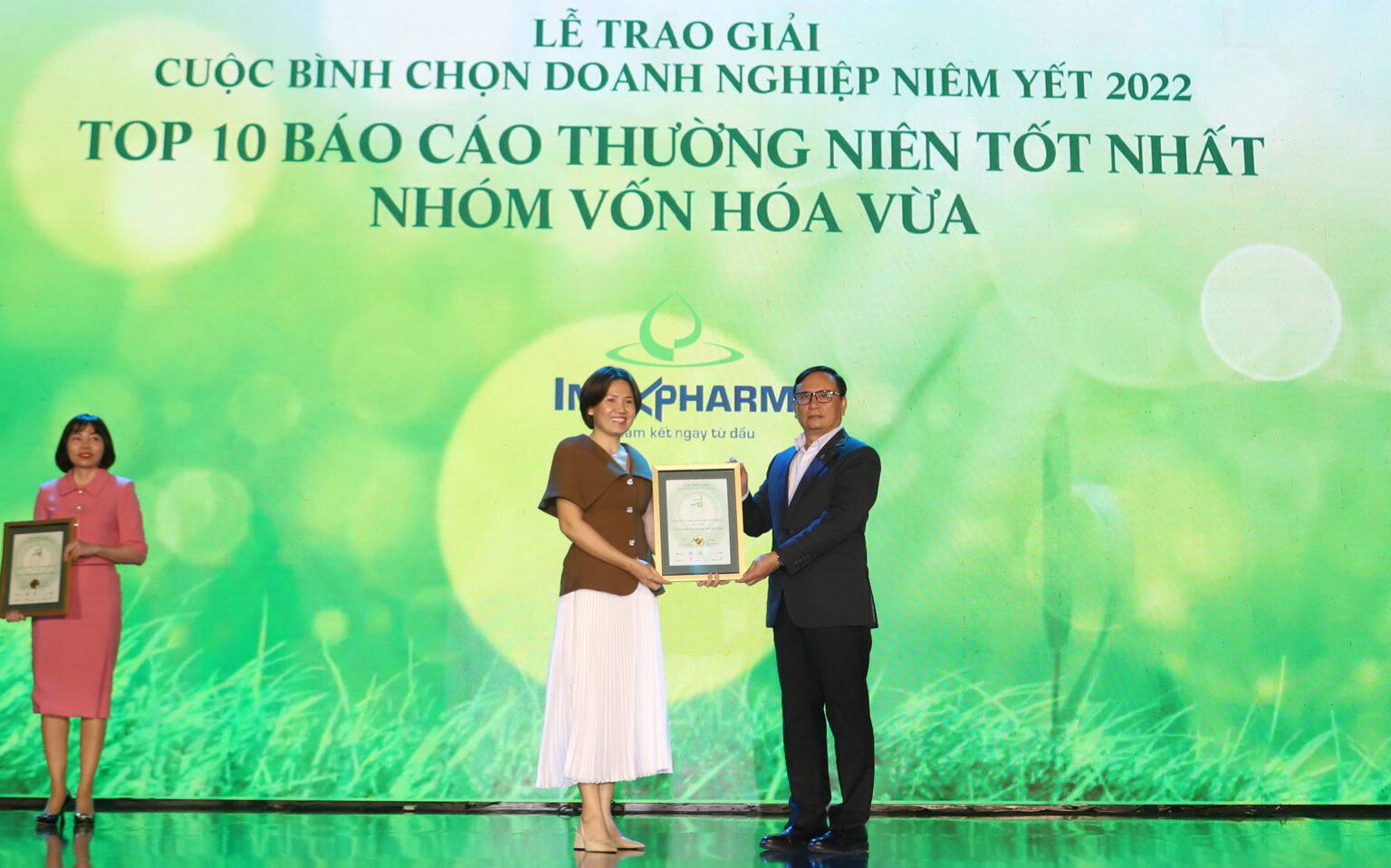 Imexpharm awarded Top 10 Annual Report 2022 at the recognition ceremony