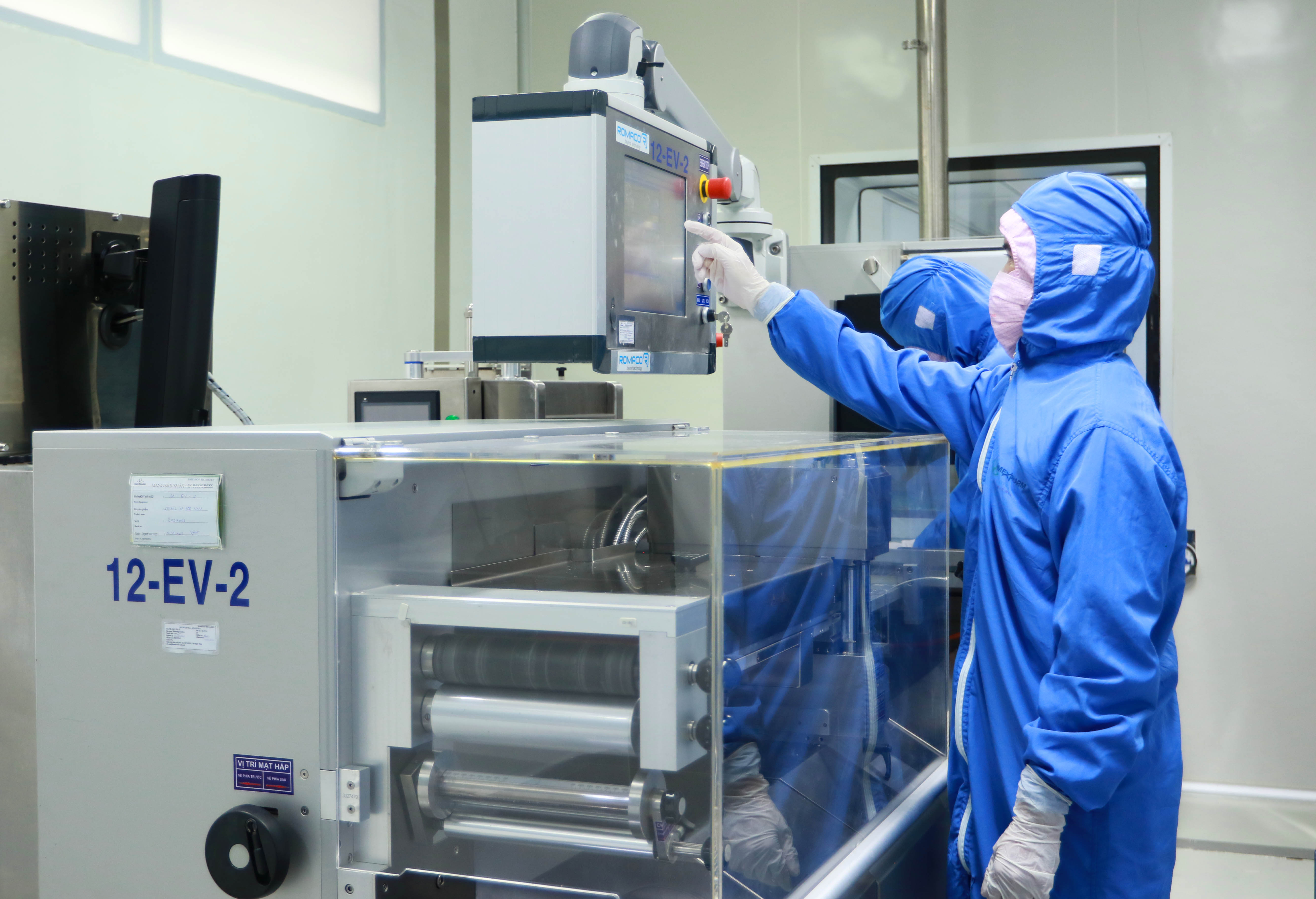 Imexpharm conducts quality checks in EU-GMP cleanroom to meet European pharmaceutical standards